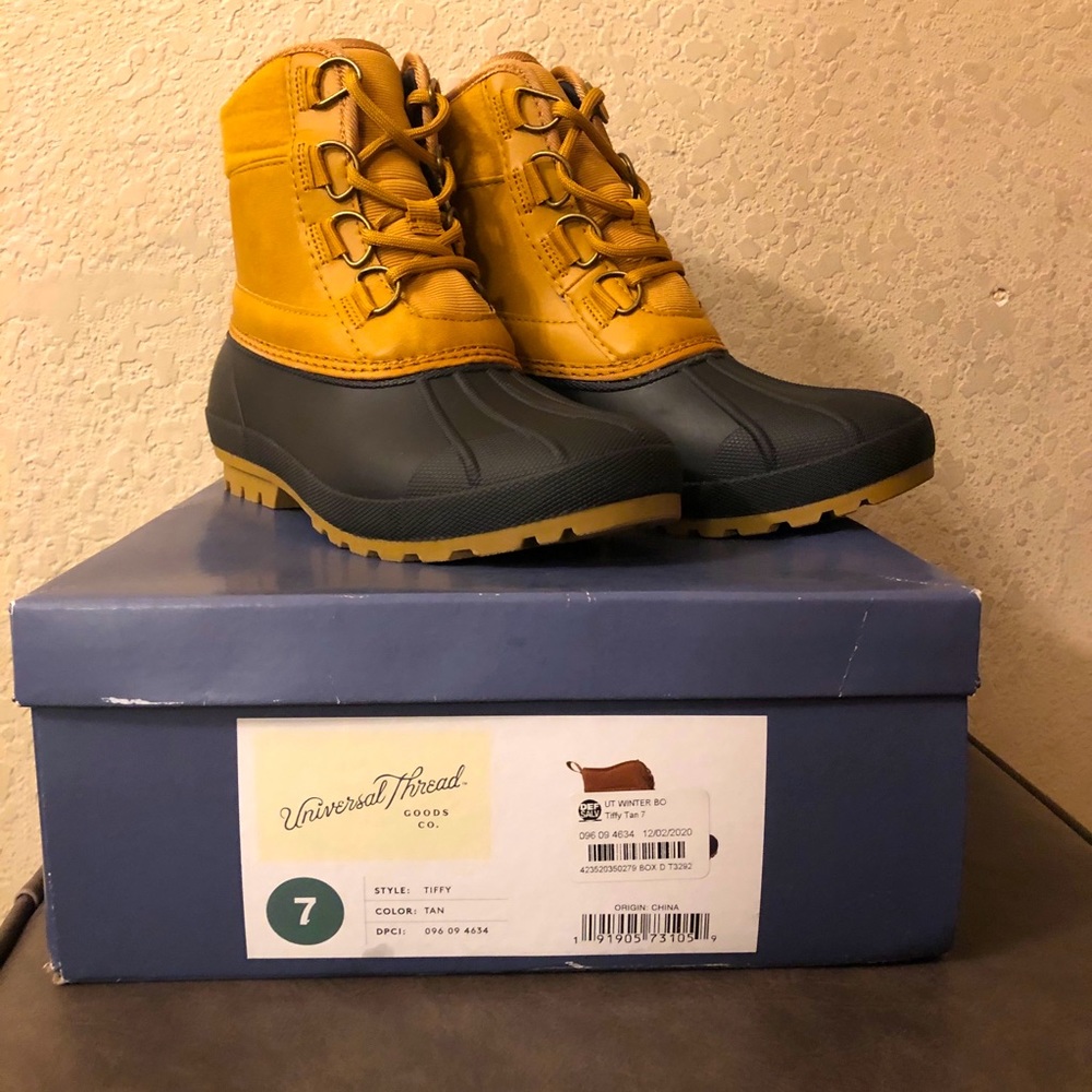 Universal Threads Tiffy Tan Boots